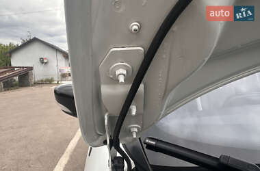 Хэтчбек Renault Zoe 2015 в 