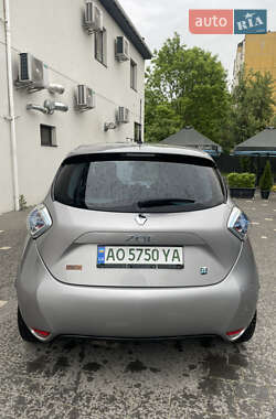 Хэтчбек Renault Zoe 2015 в 
