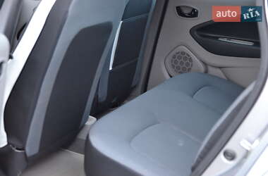 Хетчбек Renault Zoe 2016 в 