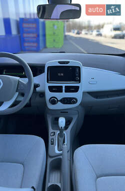 Хэтчбек Renault Zoe 2015 в 
