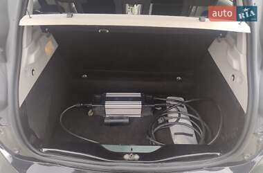 Хэтчбек Renault Zoe 2016 в 