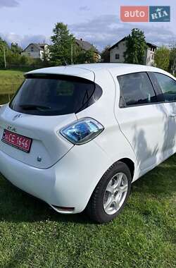 Хэтчбек Renault Zoe 2016 в 