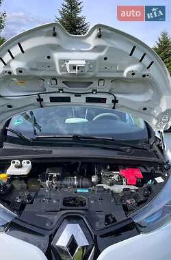 Хэтчбек Renault Zoe 2016 в 