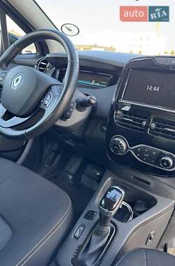 Хэтчбек Renault Zoe 2017 в 