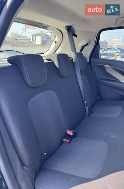 Хэтчбек Renault Zoe 2017 в 