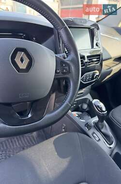 Хэтчбек Renault Zoe 2017 в 