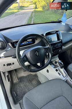 Хэтчбек Renault Zoe 2016 в 