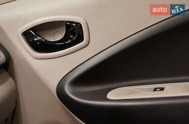 Хэтчбек Renault Zoe 2015 в 