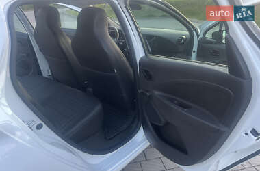 Хэтчбек Renault Zoe 2020 в 