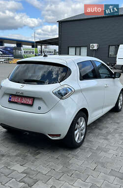 Хетчбек Renault Zoe 2016 в 
