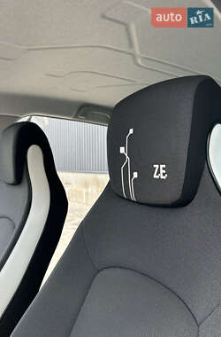 Хетчбек Renault Zoe 2016 в 