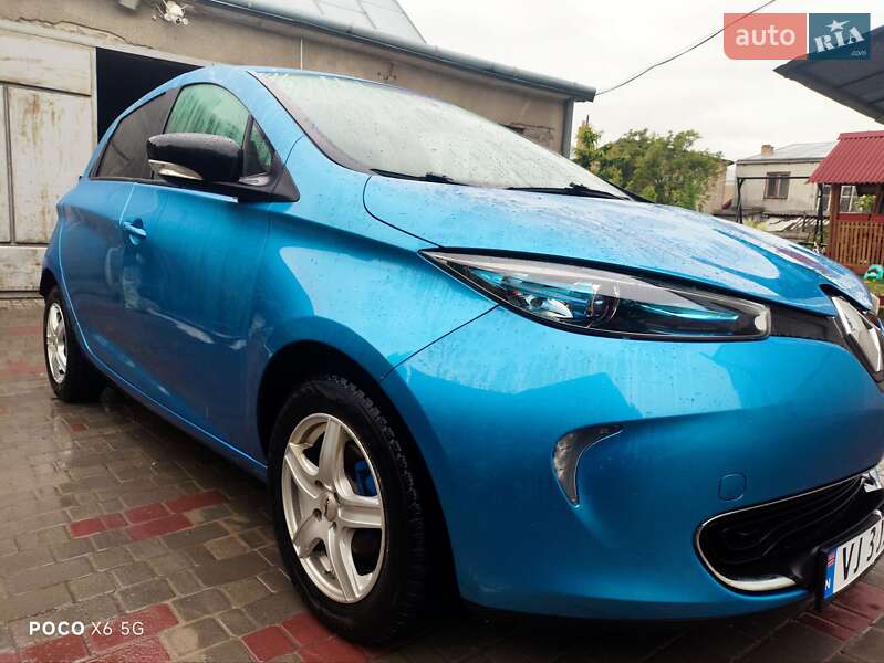 Хэтчбек Renault Zoe 2017 в 