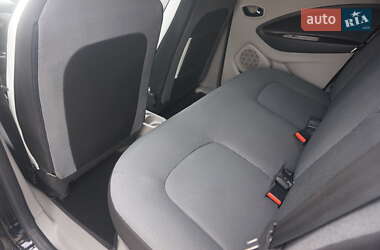 Хетчбек Renault Zoe 2015 в 
