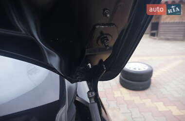 Хетчбек Renault Zoe 2015 в 