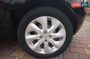 Хетчбек Renault Zoe 2015 в 