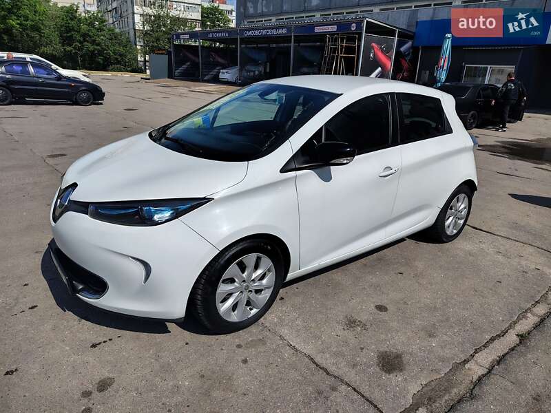 Хэтчбек Renault Zoe 2017 в 