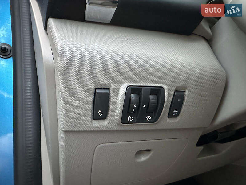 Хэтчбек Renault Zoe 2015 в Киеве