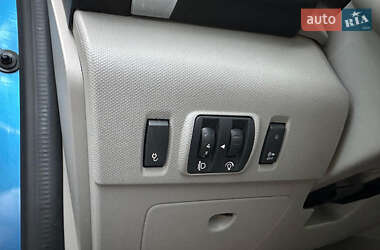 Хэтчбек Renault Zoe 2015 в 
