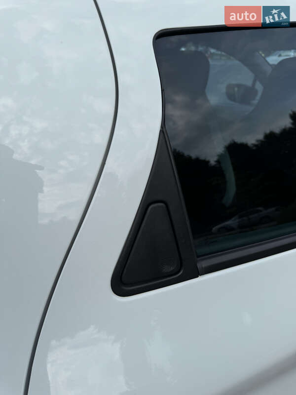 Хэтчбек Renault Zoe 2015 в Львове