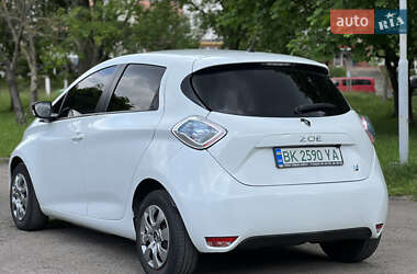 Хэтчбек Renault Zoe 2015 в 