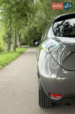 Хэтчбек Renault Zoe 2016 в 