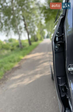 Хэтчбек Renault Zoe 2016 в 