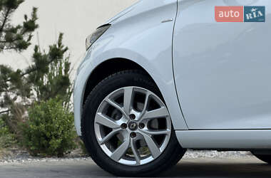 Хэтчбек Renault Zoe 2019 в 