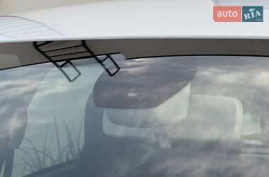 Хэтчбек Renault Zoe 2019 в 