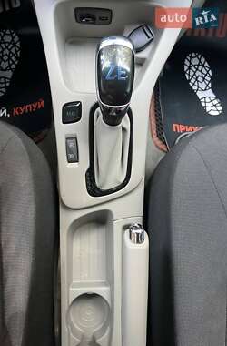 Хэтчбек Renault Zoe 2015 в 