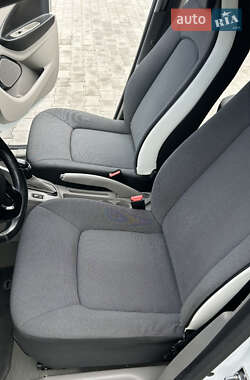 Хэтчбек Renault Zoe 2016 в 