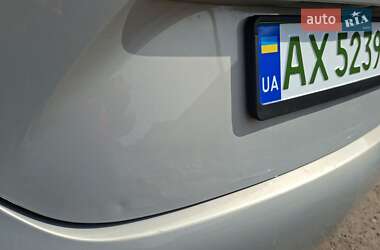 Хэтчбек Renault Zoe 2016 в 