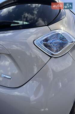 Хэтчбек Renault Zoe 2017 в 