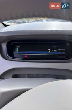Хэтчбек Renault Zoe 2017 в 