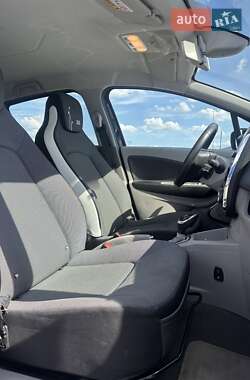 Хэтчбек Renault Zoe 2016 в 