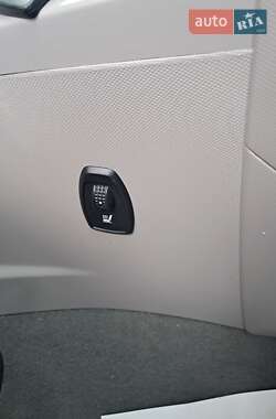 Хэтчбек Renault Zoe 2016 в 