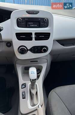 Хетчбек Renault Zoe 2016 в 