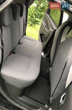 Хэтчбек Renault Zoe 2021 в 