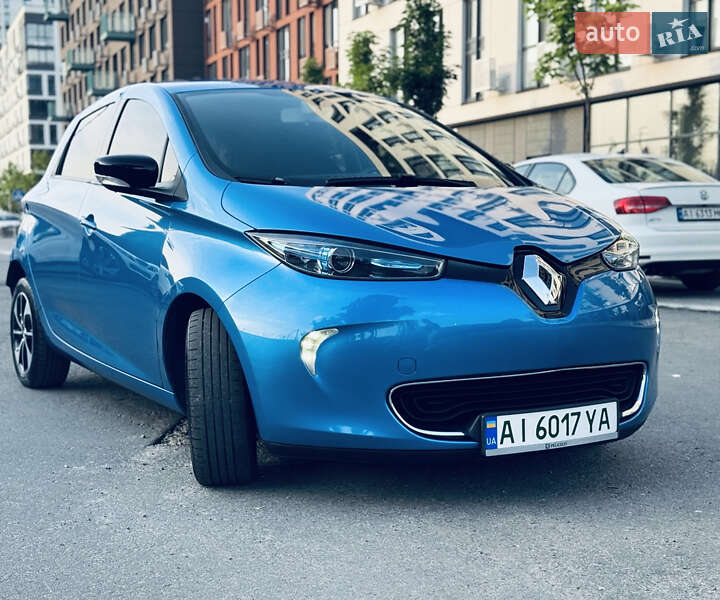 Хэтчбек Renault Zoe 2017 в 