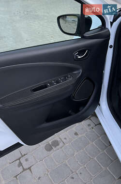 Хэтчбек Renault Zoe 2018 в 