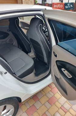 Хэтчбек Renault Zoe 2014 в 