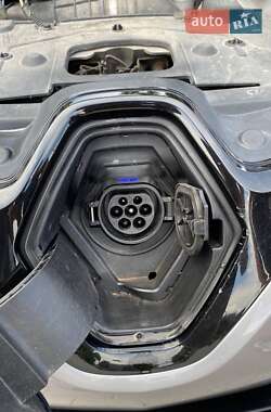 Хэтчбек Renault Zoe 2015 в 