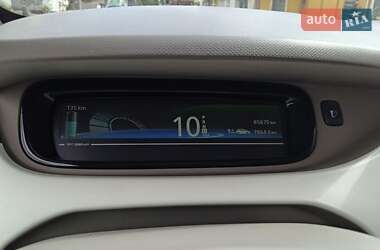 Хэтчбек Renault Zoe 2017 в 