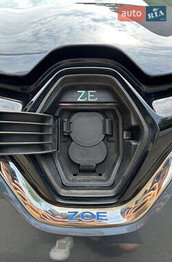 Хэтчбек Renault Zoe 2021 в 