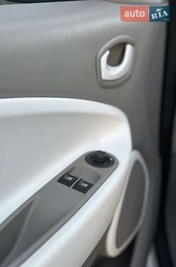 Хэтчбек Renault Zoe 2015 в 