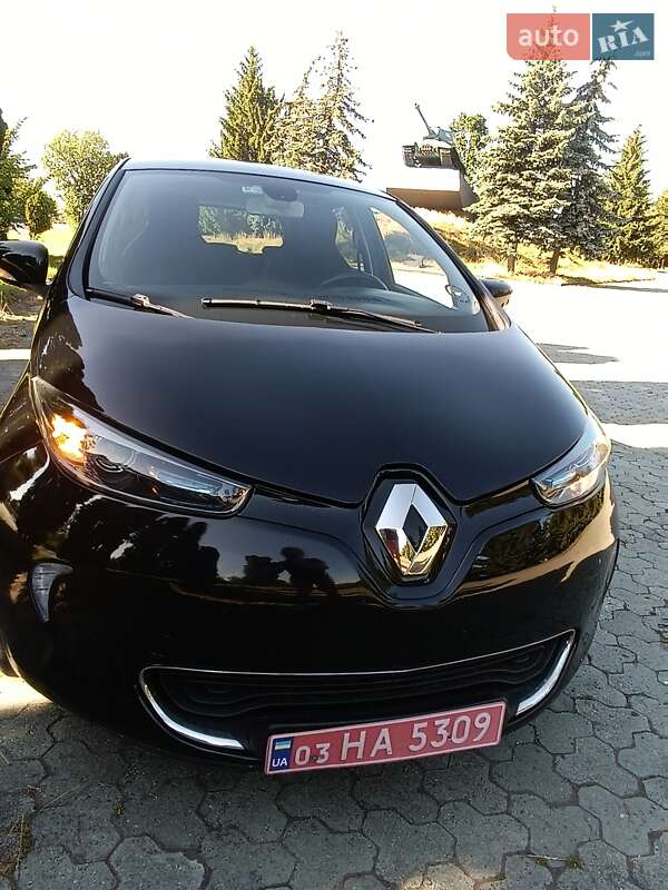 Хэтчбек Renault Zoe 2017 в 