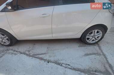 Хэтчбек Renault Zoe 2017 в 