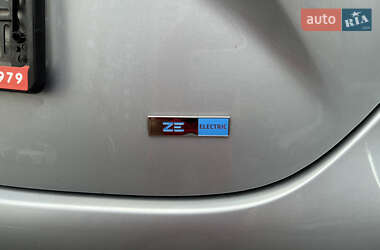 Хэтчбек Renault Zoe 2021 в 