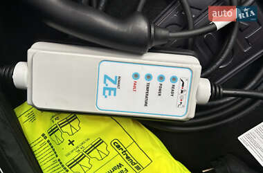 Хэтчбек Renault Zoe 2021 в 