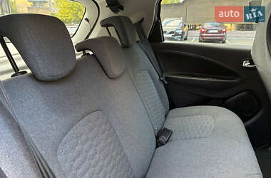 Хэтчбек Renault Zoe 2021 в 
