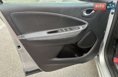 Хэтчбек Renault Zoe 2021 в 